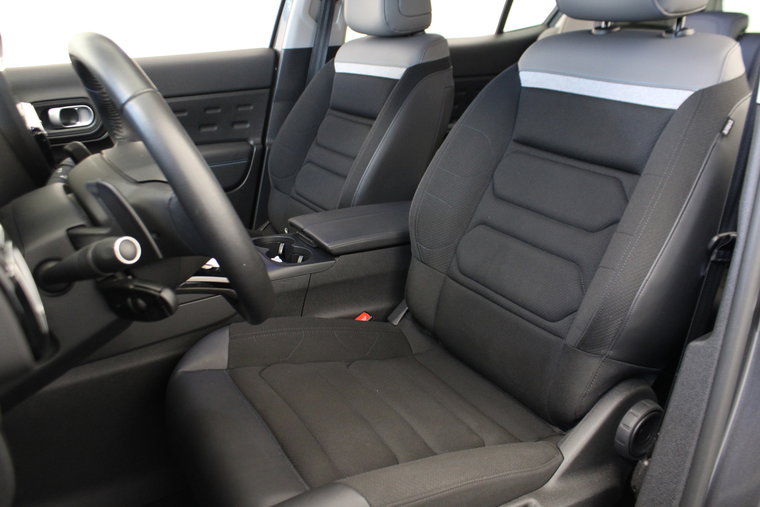 Vehicle Image 12