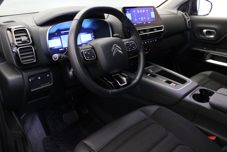 Vehicle Image 11