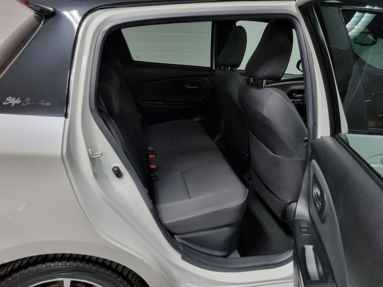 Vehicle Image 14