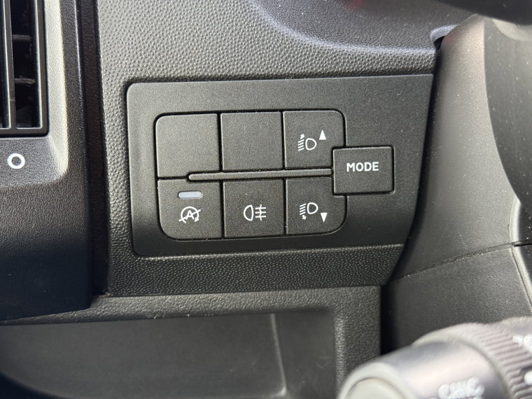 Vehicle Image 24