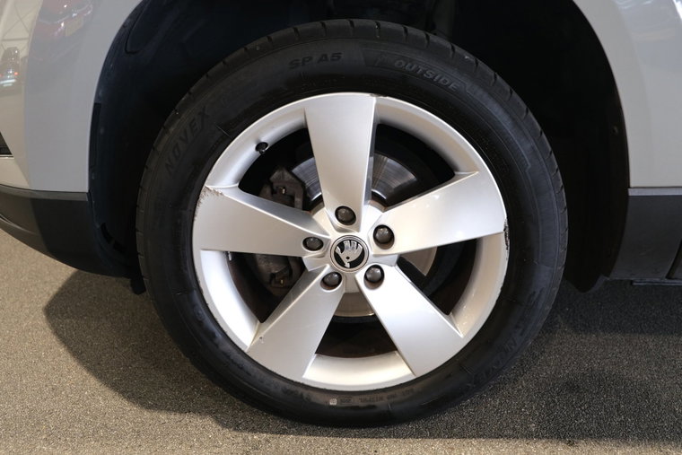 Vehicle Image 16