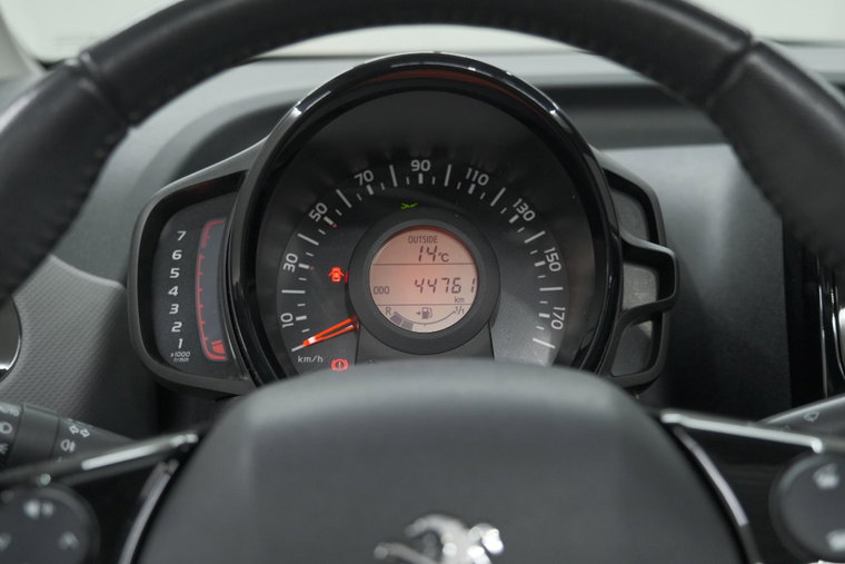 Vehicle Image 25