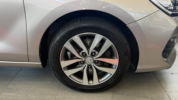 Vehicle Image 21