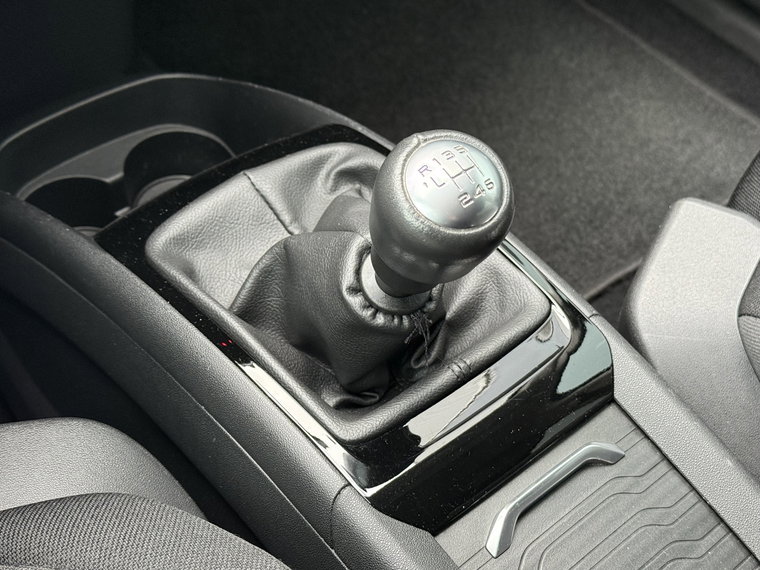 Vehicle Image 24