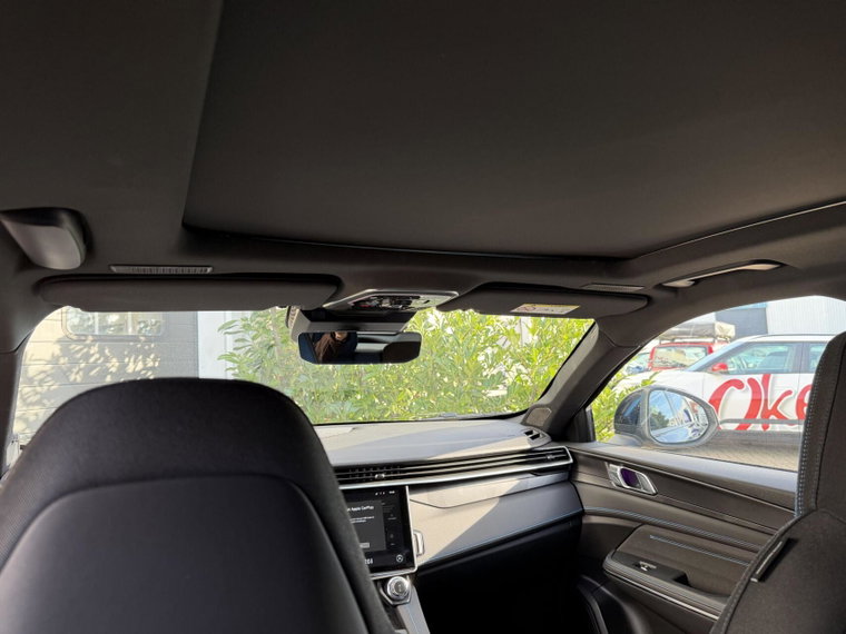 Vehicle Image 25
