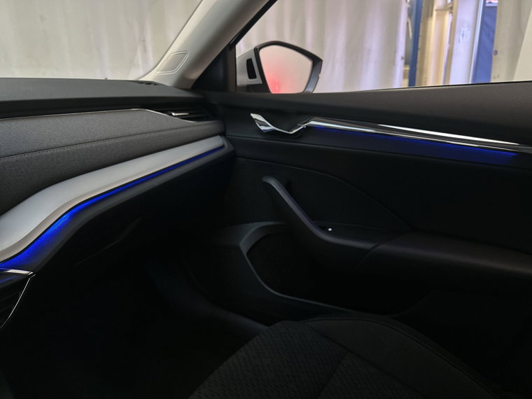 Vehicle Image 28