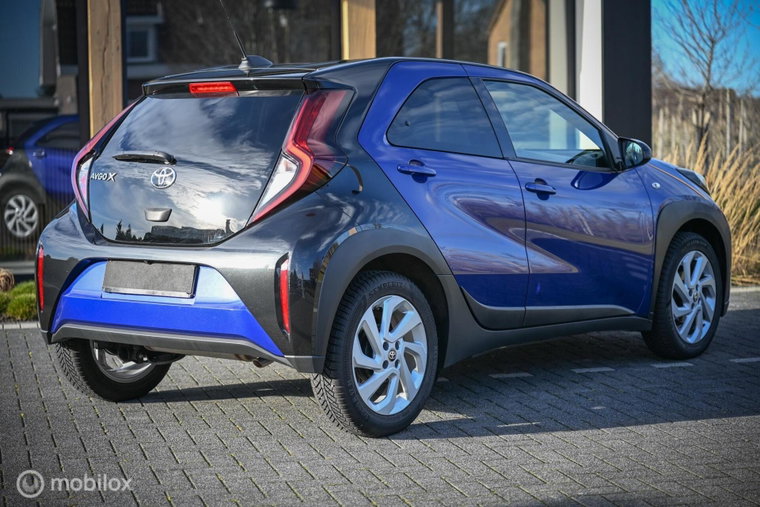 Vehicle Image 7