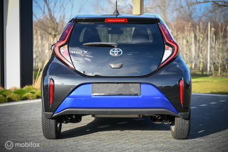 Vehicle Image 9
