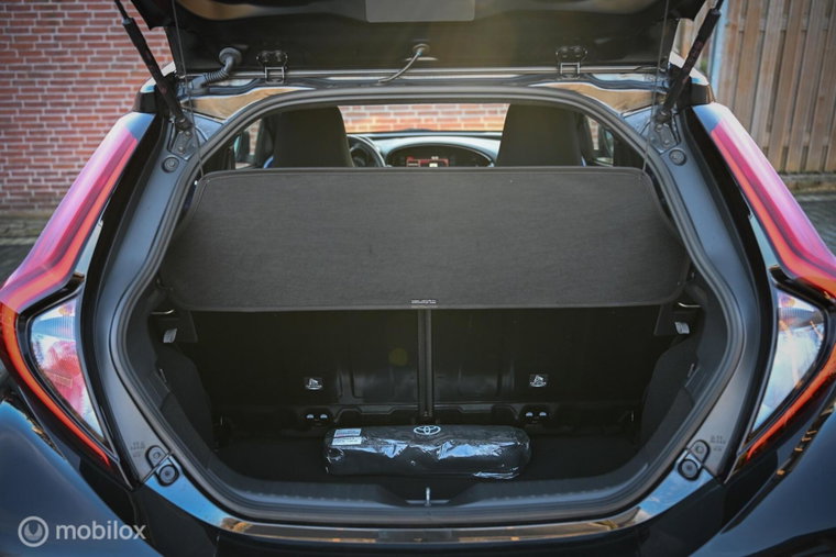 Vehicle Image 10
