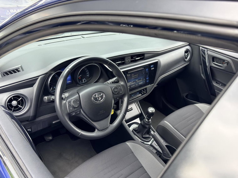 Vehicle Image 25