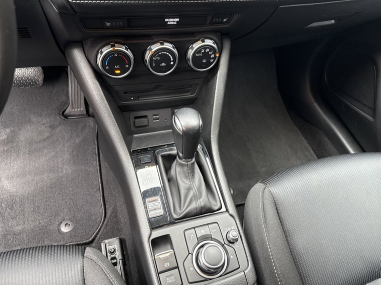 Vehicle Image 21