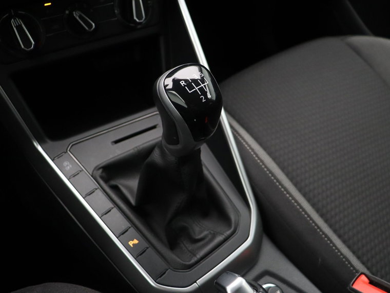 Vehicle Image 26