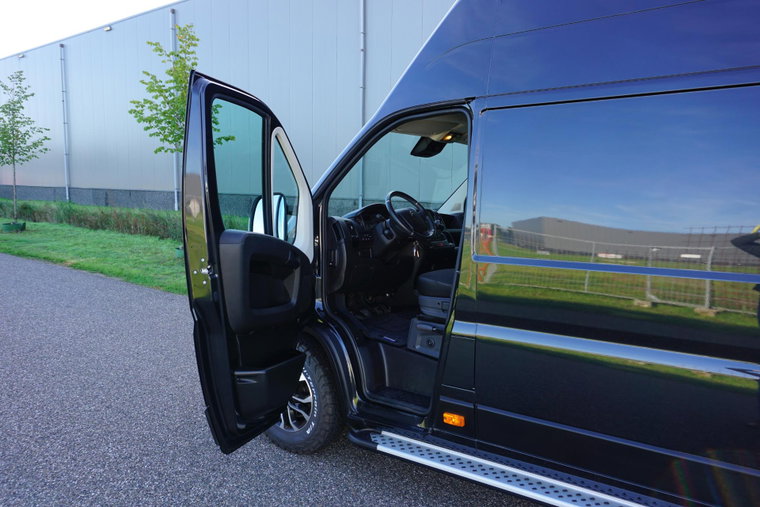 Vehicle Image 42