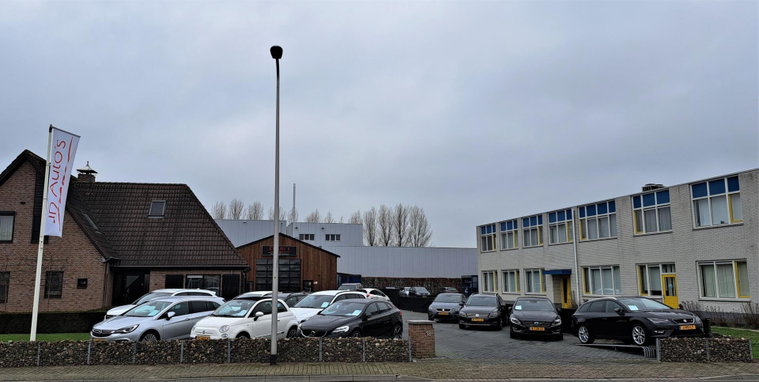 Vehicle Image 32