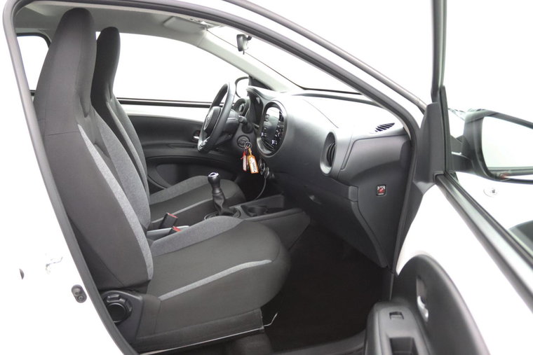 Vehicle Image 16