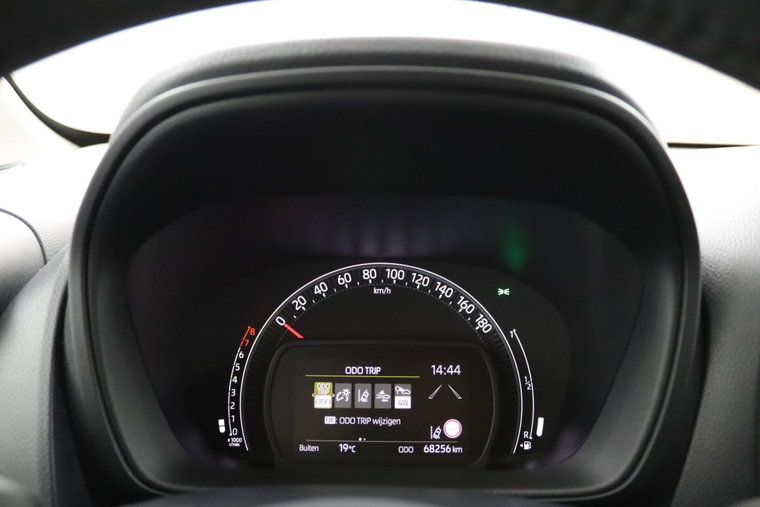 Vehicle Image 10