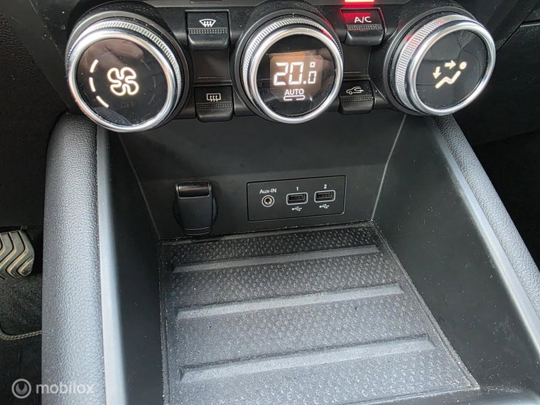 Vehicle Image 32