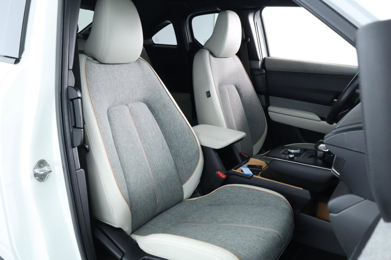 Vehicle Image 14