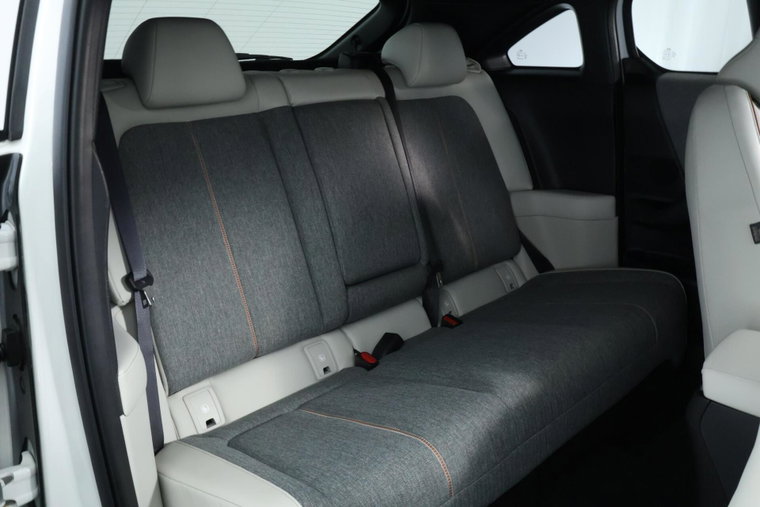 Vehicle Image 16