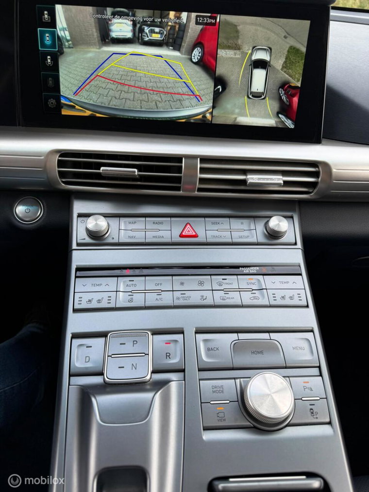 Vehicle Image 16