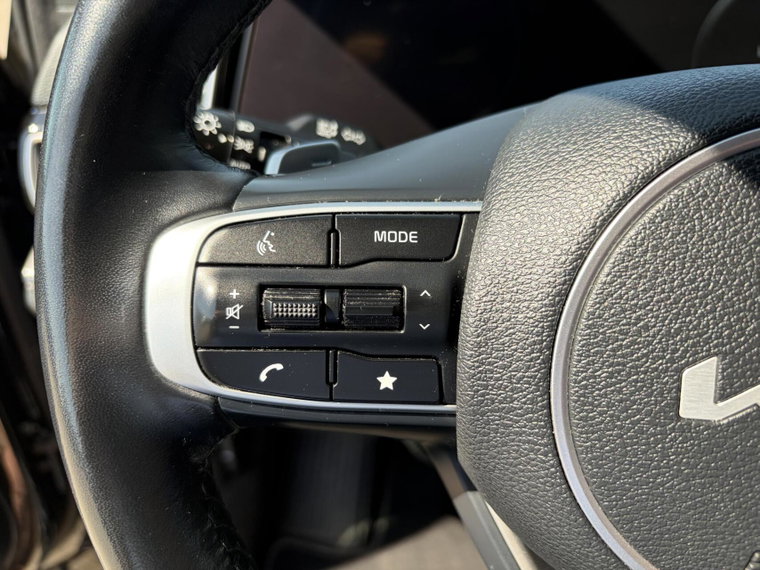 Vehicle Image 29