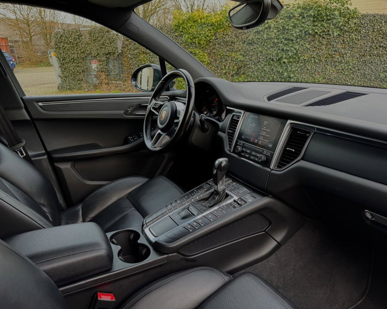 Vehicle Image 27