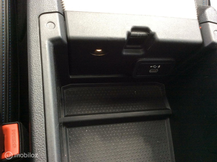 Vehicle Image 38