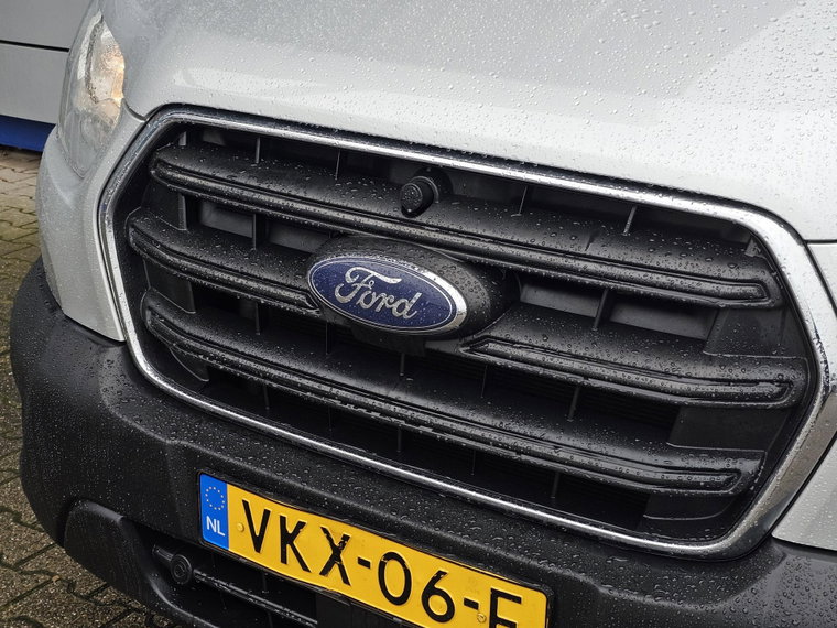 Vehicle Image 25