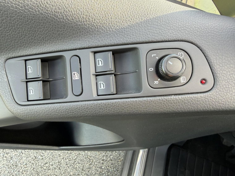 Vehicle Image 28