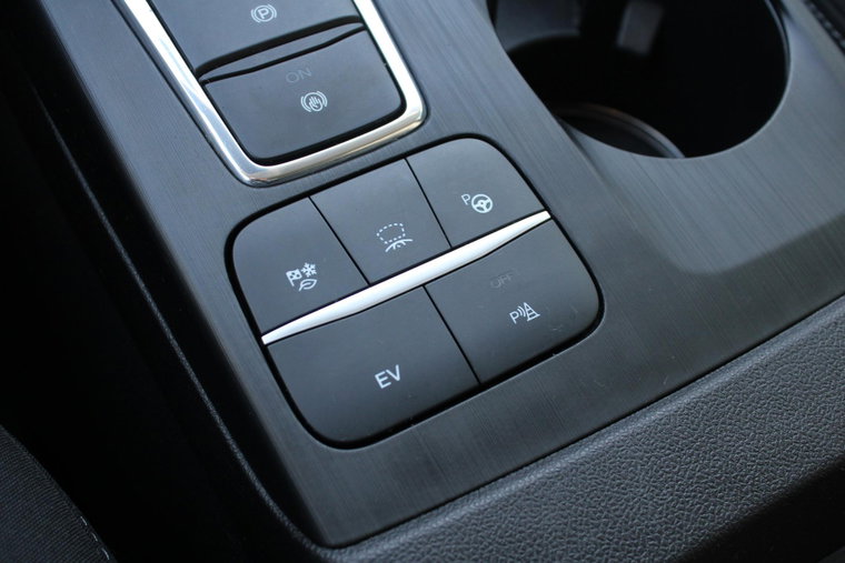 Vehicle Image 25
