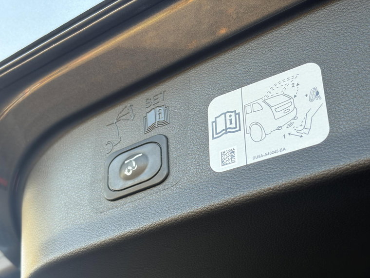 Vehicle Image 35