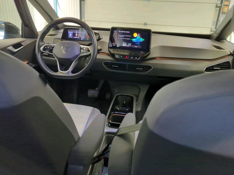 Vehicle Image 16