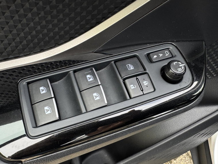 Vehicle Image 28