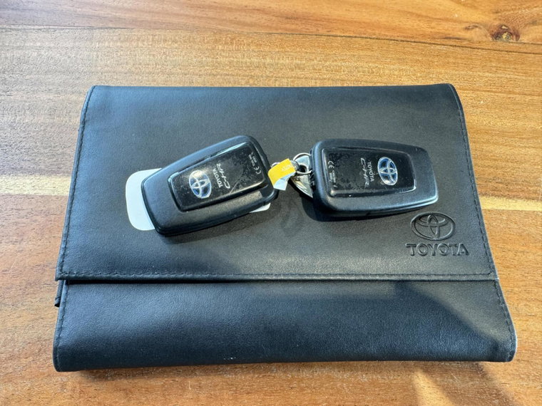 Vehicle Image 32