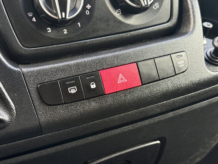 Vehicle Image 29