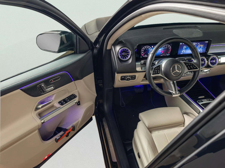Vehicle Image 36