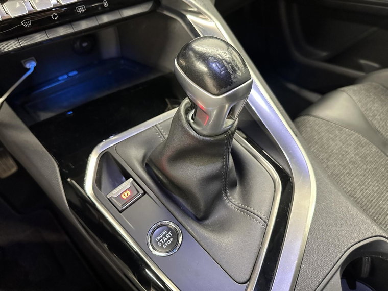 Vehicle Image 38