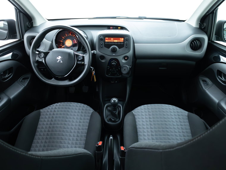 Vehicle Image 12