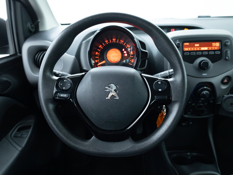 Vehicle Image 13
