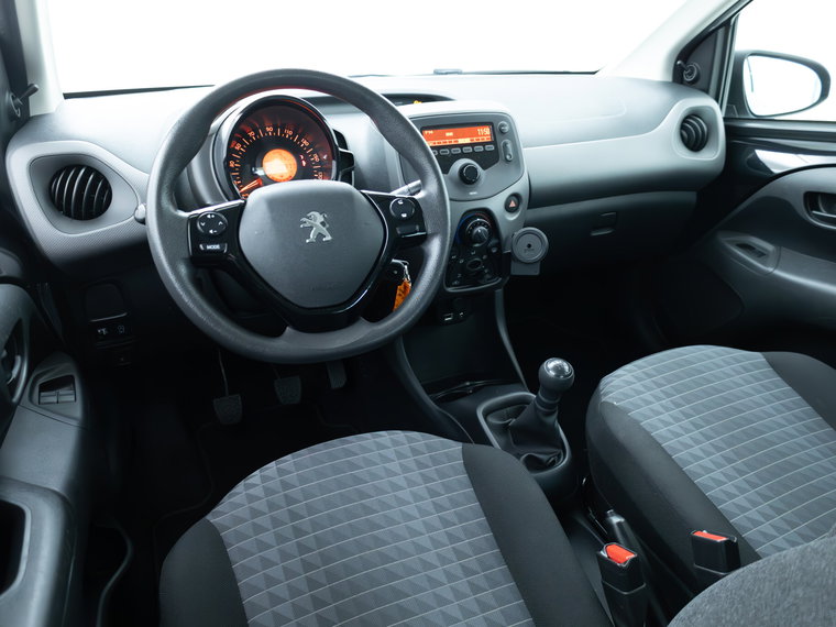 Vehicle Image 16