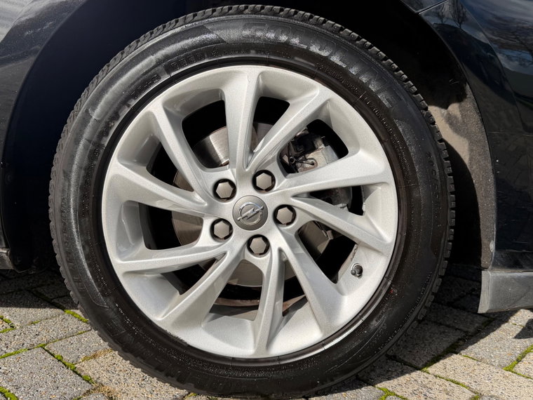 Vehicle Image 25