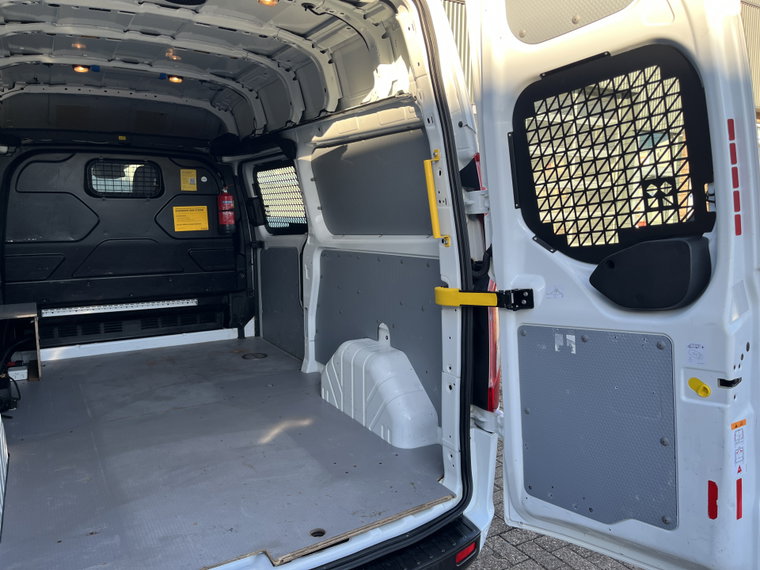 Vehicle Image 17