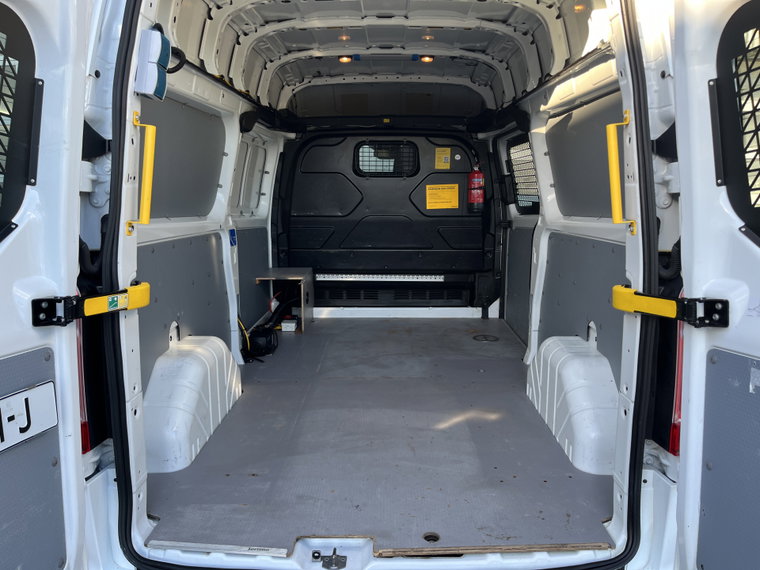 Vehicle Image 25