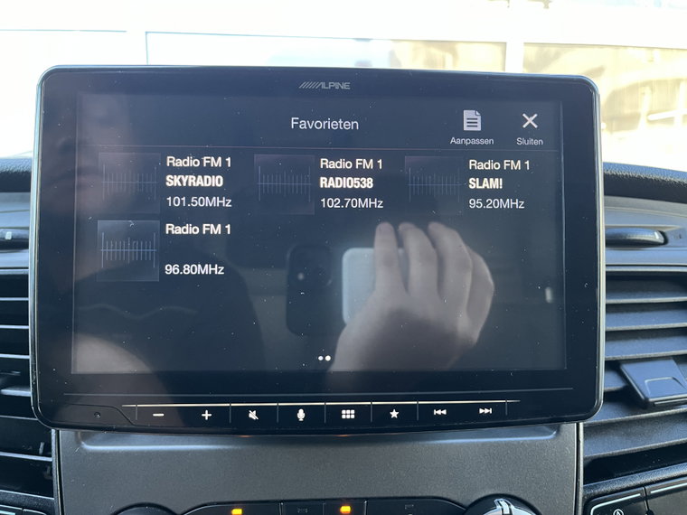 Vehicle Image 38