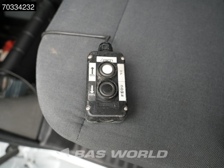 Vehicle Image 42