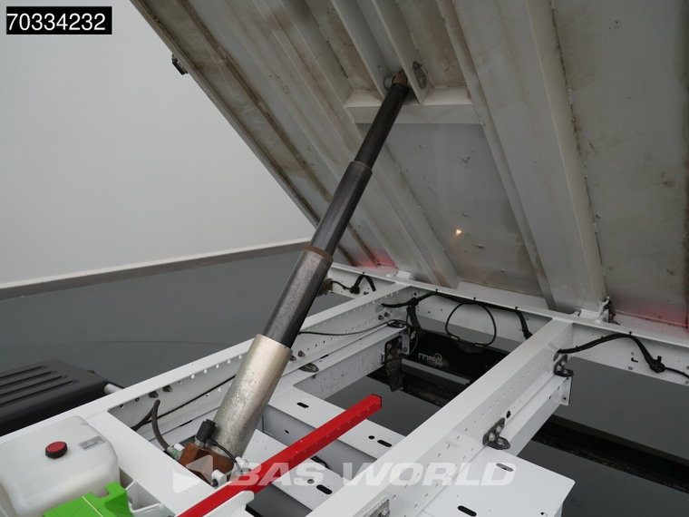 Vehicle Image 46