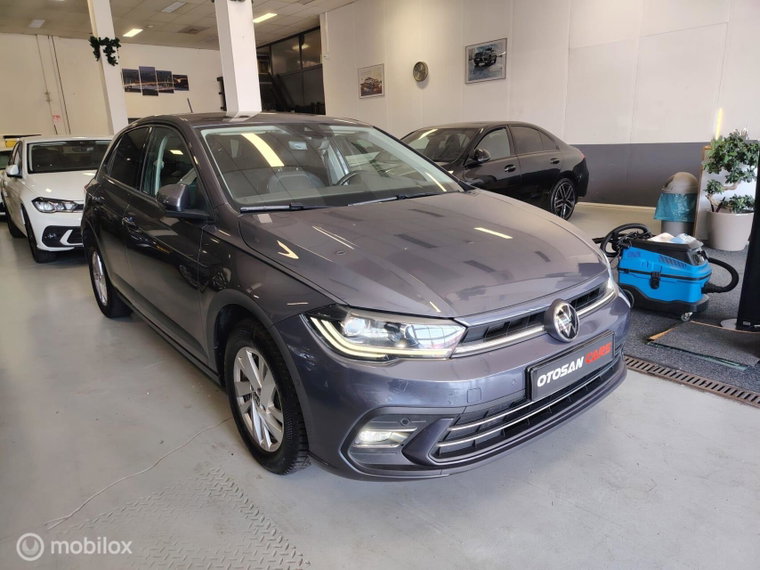 Vehicle Image 6