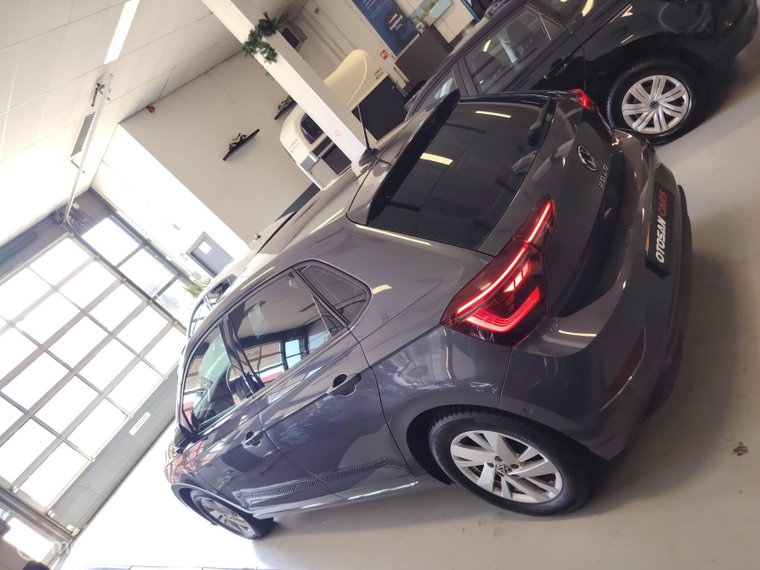 Vehicle Image 10