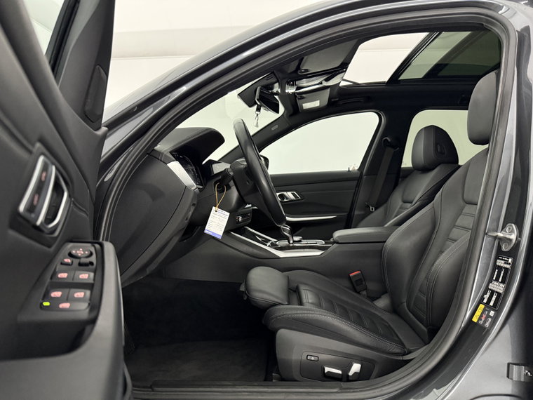 Vehicle Image 35