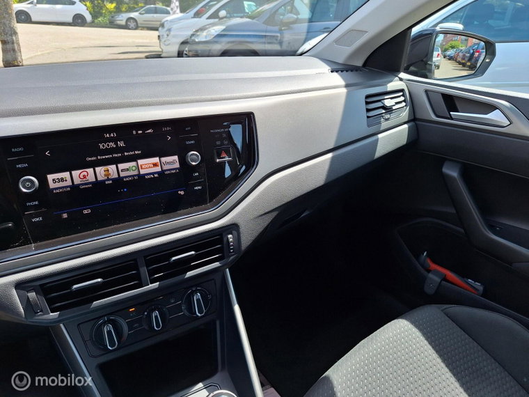 Vehicle Image 21